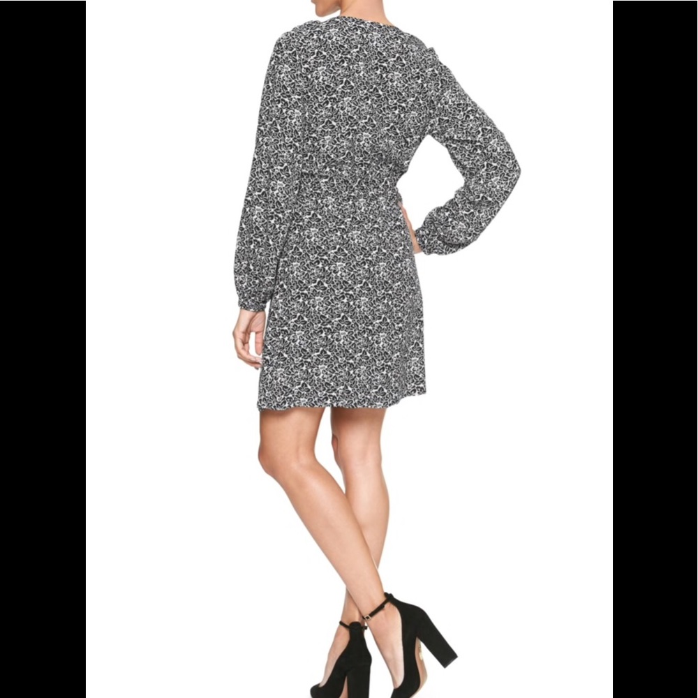 1 Small Left ! Floral Dress ! 5 ⭐️ rating - Picture 2 of 5